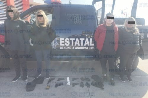 Atrapan en Ixtlahuaca a tres mujeres y un hombre a bordo de auto robado con violencia